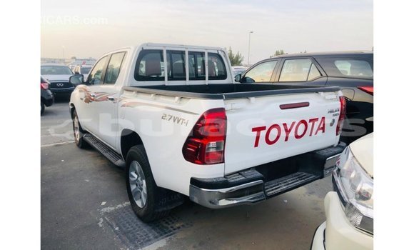 Acheter Import Voiture Toyota Hilux Blanc à Import - Dubai, Central Acheter Import Voiture Toyota Hilux Blanc à Import - Dubai, Central