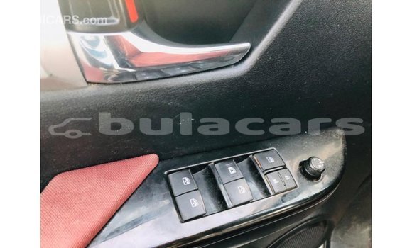 Acheter Import Voiture Toyota Hilux Blanc à Import - Dubai, Central Acheter Import Voiture Toyota Hilux Blanc à Import - Dubai, Central