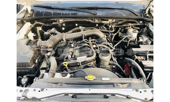 Acheter Import Voiture Toyota Hilux Blanc à Import - Dubai, Central Acheter Import Voiture Toyota Hilux Blanc à Import - Dubai, Central