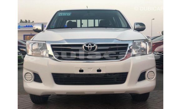 Acheter Import Voiture Toyota Hilux Blanc à Import - Dubai, Central Acheter Import Voiture Toyota Hilux Blanc à Import - Dubai, Central