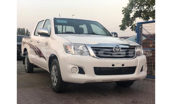 Acheter Import Voiture Toyota Hilux Blanc à Import - Dubai, Central Acheter Import Voiture Toyota Hilux Blanc à Import - Dubai, Central