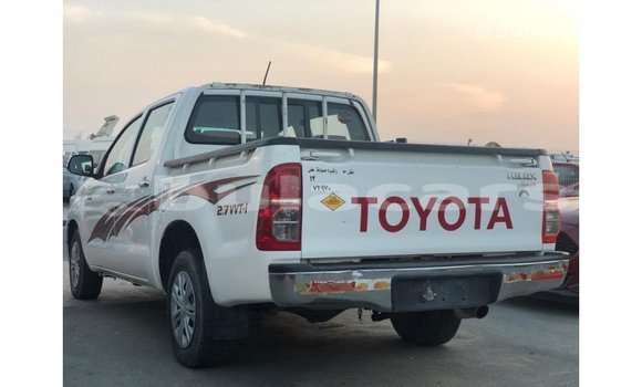 Acheter Import Voiture Toyota Hilux Blanc à Import - Dubai, Central Acheter Import Voiture Toyota Hilux Blanc à Import - Dubai, Central