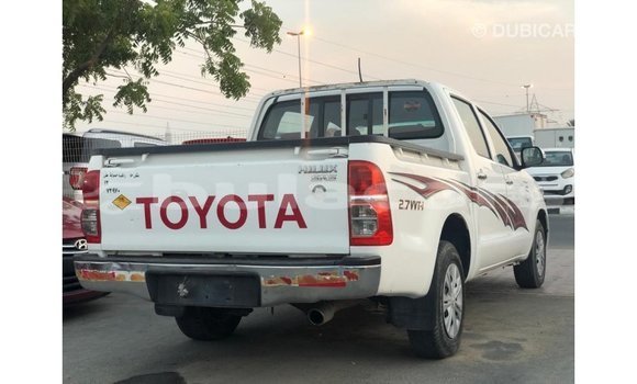 Acheter Import Voiture Toyota Hilux Blanc à Import - Dubai, Central Acheter Import Voiture Toyota Hilux Blanc à Import - Dubai, Central