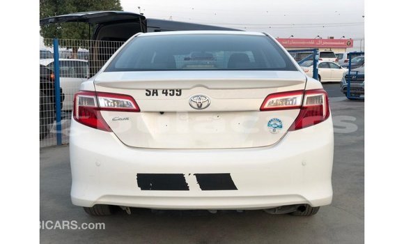 Acheter Import Voiture Toyota Camry Blanc à Import - Dubai, Central Acheter Import Voiture Toyota Camry Blanc à Import - Dubai, Central