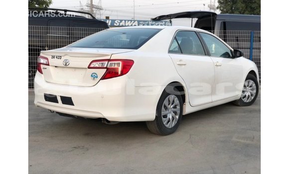 Acheter Import Voiture Toyota Camry Blanc à Import - Dubai, Central Acheter Import Voiture Toyota Camry Blanc à Import - Dubai, Central