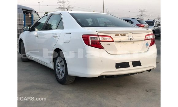 Acheter Import Voiture Toyota Camry Blanc à Import - Dubai, Central Acheter Import Voiture Toyota Camry Blanc à Import - Dubai, Central