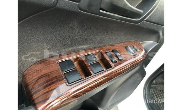 Acheter Import Voiture Toyota Camry Blanc à Import - Dubai, Central Acheter Import Voiture Toyota Camry Blanc à Import - Dubai, Central