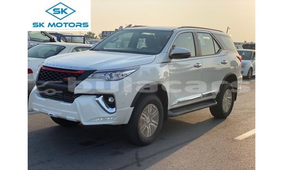 Buy Import Toyota Fortuner White Car in Import - Dubai in Central Buy Import Toyota Fortuner White Car in Import - Dubai in Central