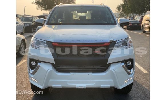 Buy Import Toyota Fortuner White Car in Import - Dubai in Central Buy Import Toyota Fortuner White Car in Import - Dubai in Central