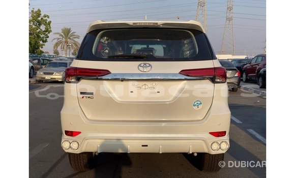 Buy Import Toyota Fortuner White Car in Import - Dubai in Central Buy Import Toyota Fortuner White Car in Import - Dubai in Central