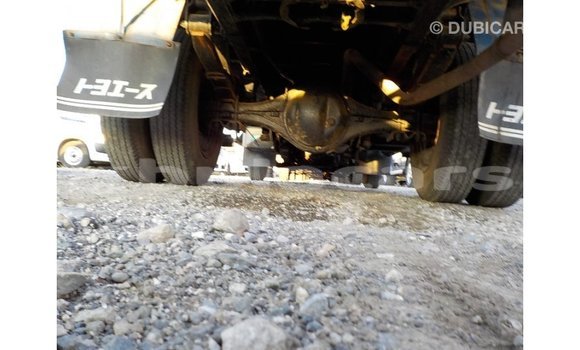 Acheter Import Voiture Toyota Dyna Bleu à Import - Dubai, Central Acheter Import Voiture Toyota Dyna Bleu à Import - Dubai, Central