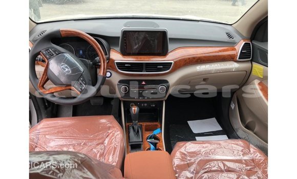 Buy Import Hyundai Tucson White Car in Import - Dubai in Central Buy Import Hyundai Tucson White Car in Import - Dubai in Central