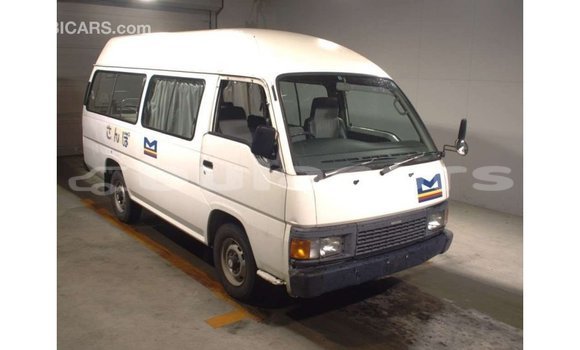 Acheter Import Voiture Nissan Caravan Blanc à Import - Dubai, Central Acheter Import Voiture Nissan Caravan Blanc à Import - Dubai, Central