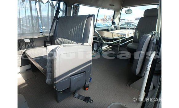 Acheter Import Voiture Nissan Caravan Blanc à Import - Dubai, Central Acheter Import Voiture Nissan Caravan Blanc à Import - Dubai, Central
