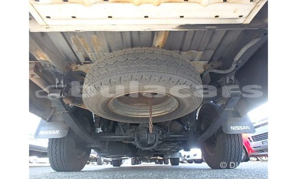 Acheter Import Voiture Nissan Caravan Blanc à Import - Dubai, Central Acheter Import Voiture Nissan Caravan Blanc à Import - Dubai, Central