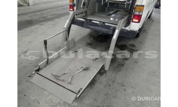 Acheter Import Voiture Nissan Caravan Blanc à Import - Dubai, Central Acheter Import Voiture Nissan Caravan Blanc à Import - Dubai, Central