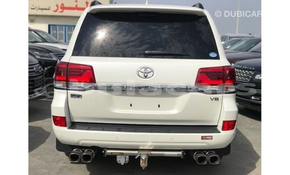 Buy Import Toyota Land Cruiser White Car in Import - Dubai in Central Buy Import Toyota Land Cruiser White Car in Import - Dubai in Central
