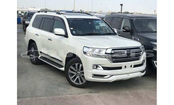Buy Import Toyota Land Cruiser White Car in Import - Dubai in Central Buy Import Toyota Land Cruiser White Car in Import - Dubai in Central