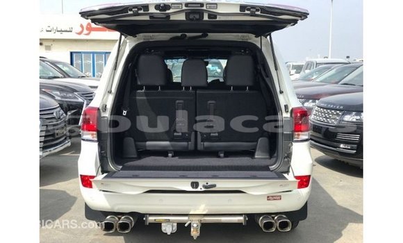 Buy Import Toyota Land Cruiser White Car in Import - Dubai in Central Buy Import Toyota Land Cruiser White Car in Import - Dubai in Central