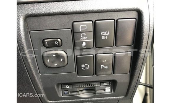 Buy Import Toyota Land Cruiser White Car in Import - Dubai in Central Buy Import Toyota Land Cruiser White Car in Import - Dubai in Central