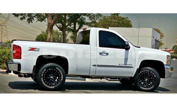 Buy Import Chevrolet Silverado White Car in Import - Dubai in Central Buy Import Chevrolet Silverado White Car in Import - Dubai in Central