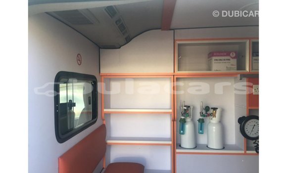 Acheter Import Voiture Toyota Hiace Blanc à Import - Dubai, Central Acheter Import Voiture Toyota Hiace Blanc à Import - Dubai, Central