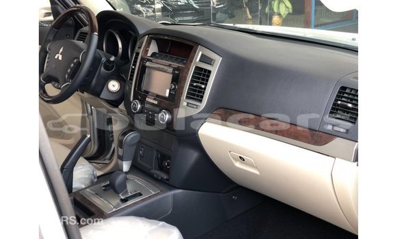 Buy Import Mitsubishi Pajero Grey Car in Import - Dubai in Central Buy Import Mitsubishi Pajero Grey Car in Import - Dubai in Central