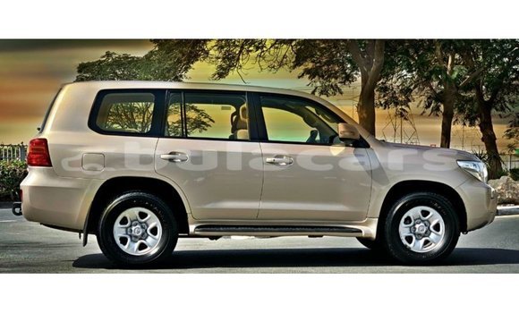 Buy Import Toyota Land Cruiser Other Car in Import - Dubai in Central Buy Import Toyota Land Cruiser Other Car in Import - Dubai in Central