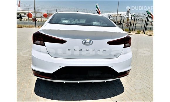 Acheter Import Voiture Hyundai Elantra Blanc à Import - Dubai, Central Acheter Import Voiture Hyundai Elantra Blanc à Import - Dubai, Central