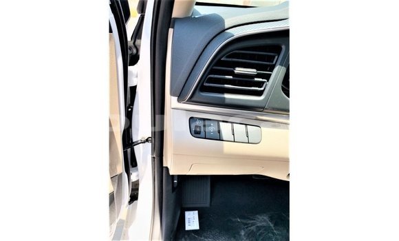Acheter Import Voiture Hyundai Elantra Blanc à Import - Dubai, Central Acheter Import Voiture Hyundai Elantra Blanc à Import - Dubai, Central