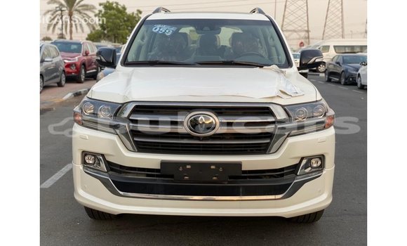 Buy Import Toyota Land Cruiser White Car in Import - Dubai in Central Buy Import Toyota Land Cruiser White Car in Import - Dubai in Central