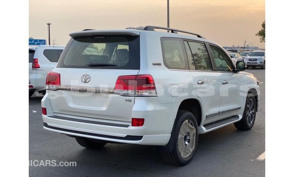 Buy Import Toyota Land Cruiser White Car in Import - Dubai in Central Buy Import Toyota Land Cruiser White Car in Import - Dubai in Central