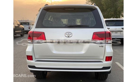 Buy Import Toyota Land Cruiser White Car in Import - Dubai in Central Buy Import Toyota Land Cruiser White Car in Import - Dubai in Central