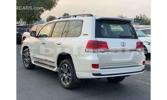 Buy Import Toyota Land Cruiser White Car in Import - Dubai in Central Buy Import Toyota Land Cruiser White Car in Import - Dubai in Central