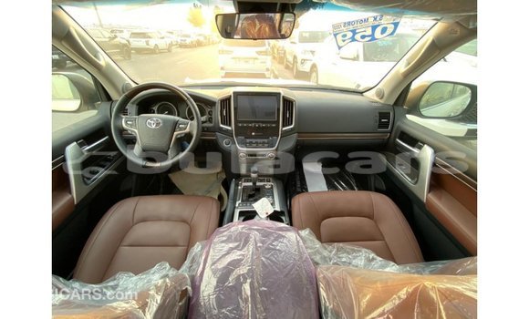 Buy Import Toyota Land Cruiser White Car in Import - Dubai in Central Buy Import Toyota Land Cruiser White Car in Import - Dubai in Central