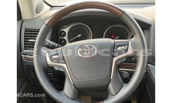 Buy Import Toyota Land Cruiser White Car in Import - Dubai in Central Buy Import Toyota Land Cruiser White Car in Import - Dubai in Central
