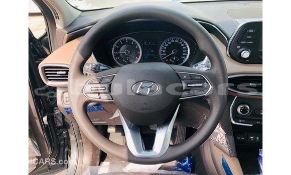 Buy Import Hyundai Santa Fe Green Car in Import - Dubai in Central Buy Import Hyundai Santa Fe Green Car in Import - Dubai in Central