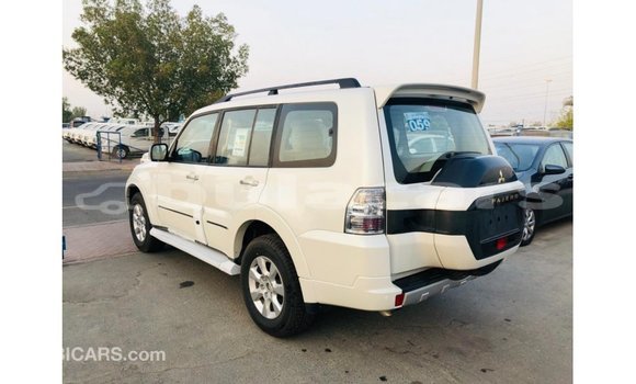 Buy Import Mitsubishi Pajero White Car in Import - Dubai in Central Buy Import Mitsubishi Pajero White Car in Import - Dubai in Central