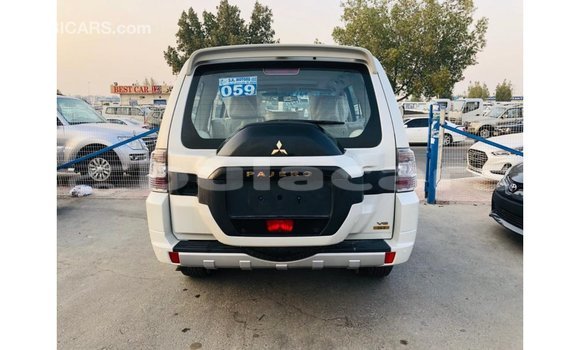 Buy Import Mitsubishi Pajero White Car in Import - Dubai in Central Buy Import Mitsubishi Pajero White Car in Import - Dubai in Central