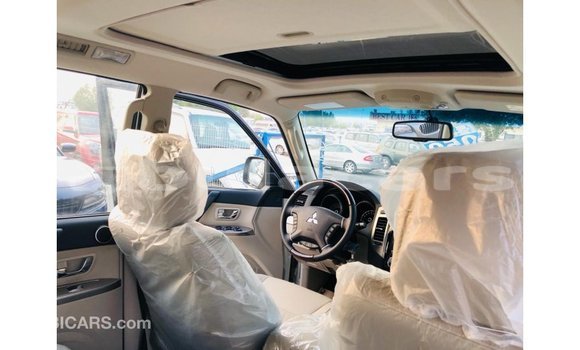 Buy Import Mitsubishi Pajero White Car in Import - Dubai in Central Buy Import Mitsubishi Pajero White Car in Import - Dubai in Central
