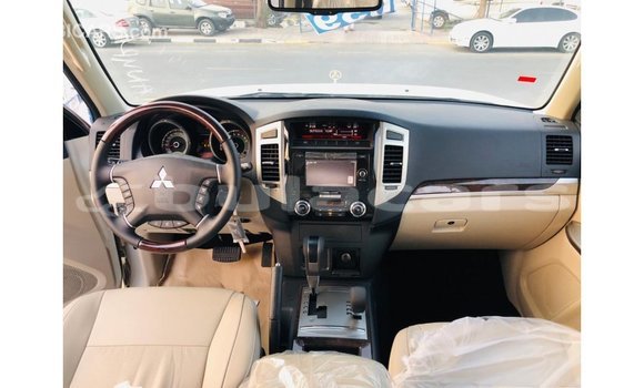 Buy Import Mitsubishi Pajero White Car in Import - Dubai in Central Buy Import Mitsubishi Pajero White Car in Import - Dubai in Central
