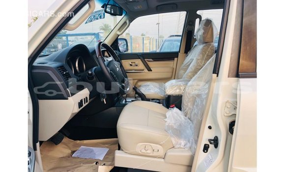 Buy Import Mitsubishi Pajero White Car in Import - Dubai in Central Buy Import Mitsubishi Pajero White Car in Import - Dubai in Central