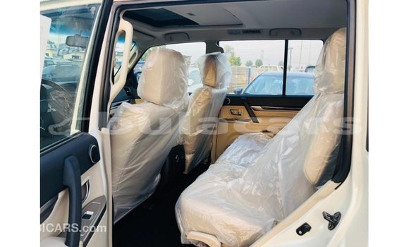 Buy Import Mitsubishi Pajero White Car in Import - Dubai in Central Buy Import Mitsubishi Pajero White Car in Import - Dubai in Central