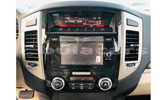 Buy Import Mitsubishi Pajero White Car in Import - Dubai in Central Buy Import Mitsubishi Pajero White Car in Import - Dubai in Central