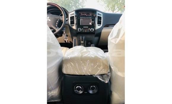 Buy Import Mitsubishi Pajero White Car in Import - Dubai in Central Buy Import Mitsubishi Pajero White Car in Import - Dubai in Central