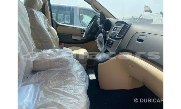 Acheter Import Voiture Hyundai Accent Gris à Import - Dubai, Central Acheter Import Voiture Hyundai Accent Gris à Import - Dubai, Central