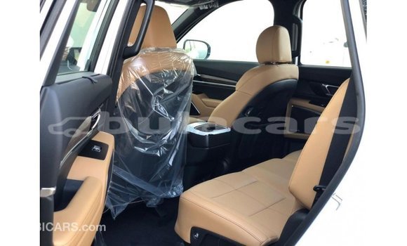 Acheter Import Voiture Kia Carens Blanc à Import - Dubai, Central Acheter Import Voiture Kia Carens Blanc à Import - Dubai, Central