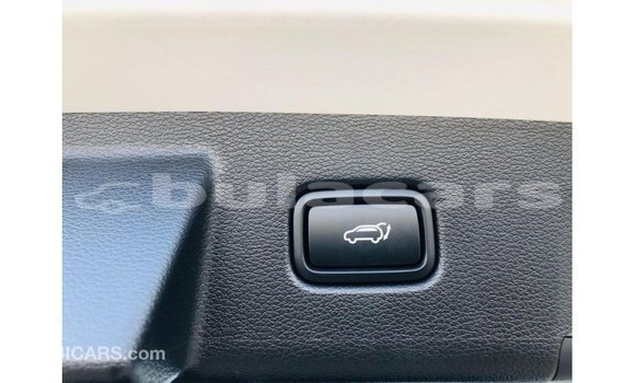 Acheter Import Voiture Kia Carens Blanc à Import - Dubai, Central Acheter Import Voiture Kia Carens Blanc à Import - Dubai, Central