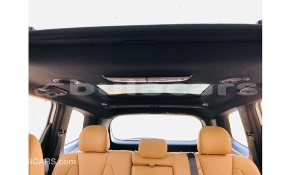 Acheter Import Voiture Kia Carens Blanc à Import - Dubai, Central Acheter Import Voiture Kia Carens Blanc à Import - Dubai, Central