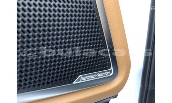 Acheter Import Voiture Kia Carens Blanc à Import - Dubai, Central Acheter Import Voiture Kia Carens Blanc à Import - Dubai, Central